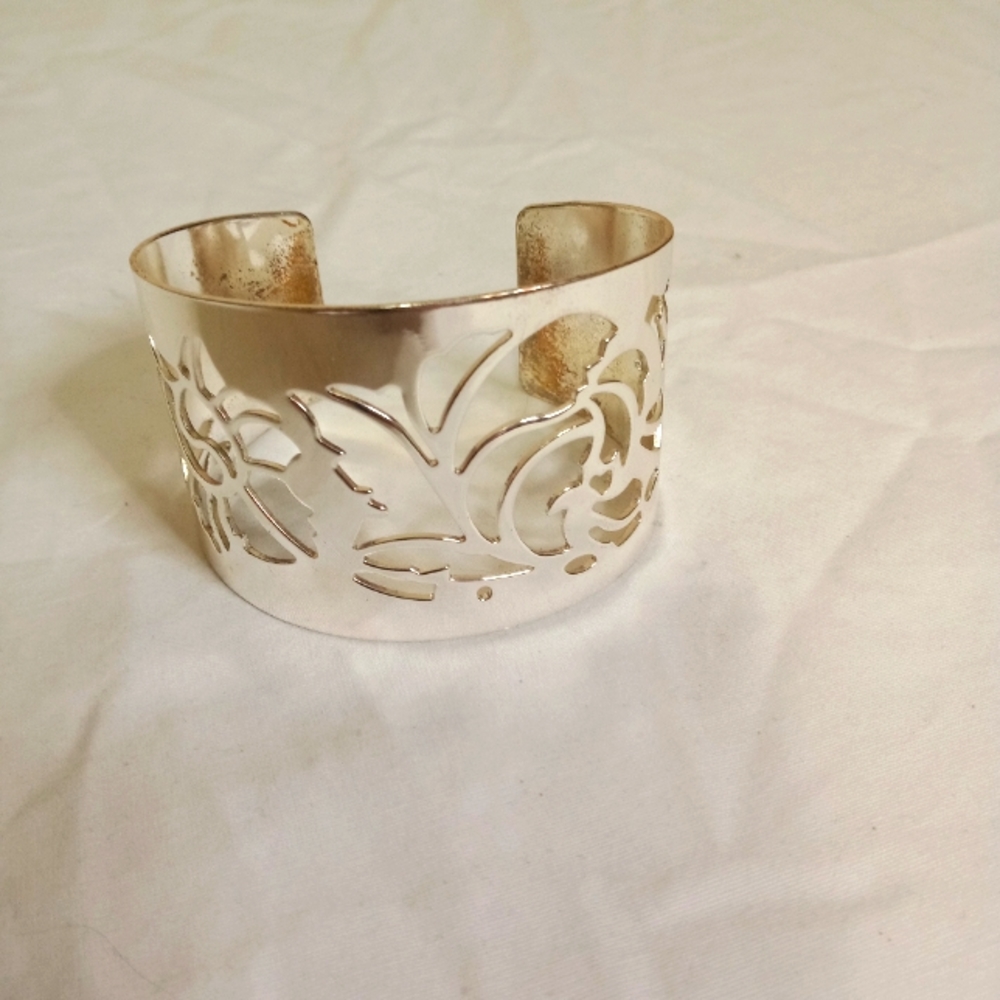 Beautiful Avon Silver Bracelet with Dial Cutouts